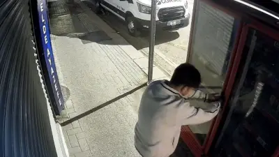 Eskişehir’de 2 çocuk kilitli meşrubat dolabını böyle zorladı