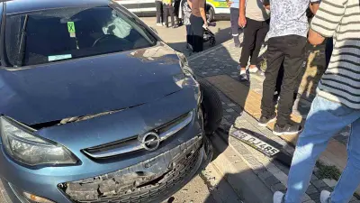 Otomobil ile minibüs çarpıştı: 8 yaralı