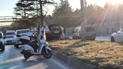 Eskişehir’de pikap ile çarpışan otomobil refüje çıktı