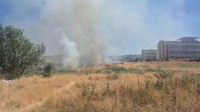 Okul ile sağlık ocağı arasındaki otluk arazideki yangın itfaiye ekiplerince büyümeden söndürüldü
