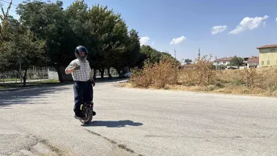 ’Tek teker’ üzerinde 4 bin kilometre gezen 60’lık delikanlıyı görenler şaşırıyor