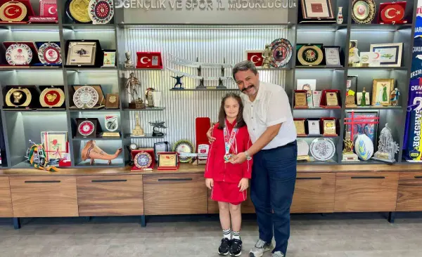 Özel sporcu Elif Ertek’in çifte başarısı gururlandırdı