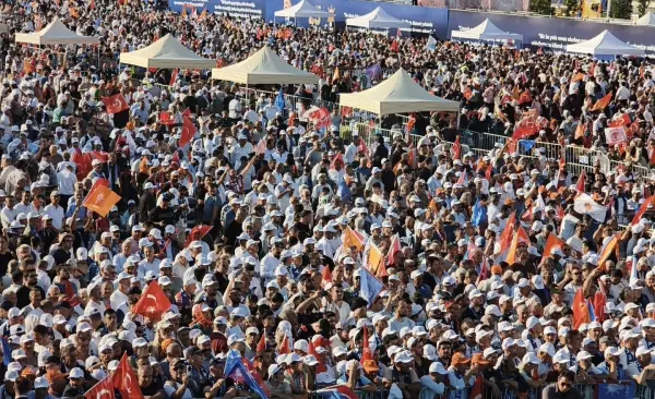 AK Parti’nin 25. yıl mitingine vatandaşlardan yoğun ilgi