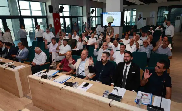 Hatay büyükşehir Belediyesi, savaşın izlerinin silindiği Suriye’nin 2 kentine araç hibe edecek