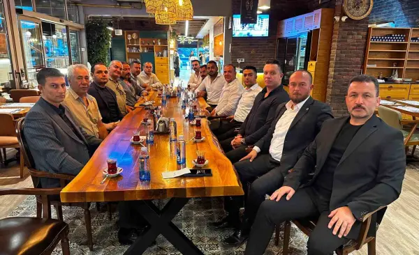 Ülkü Ocakları’nın geçmiş dönem il başkanları yemekte buluştu
