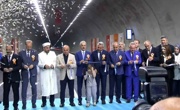 Abdulkadir Uraloğlu: "Çamlıhemşin tüneli ve Ayder yoluyla yıllık 772 milyon lira tasarruf sağlayacağız"