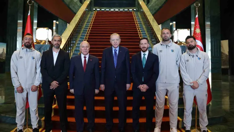 Cumhurbaşkanı Erdoğan Erzurumspor FK heyetini kabul etti