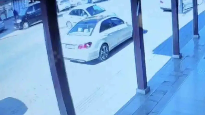 Park halindeki araçlara çarpan alkollü sürücüye 50 bin lira ceza