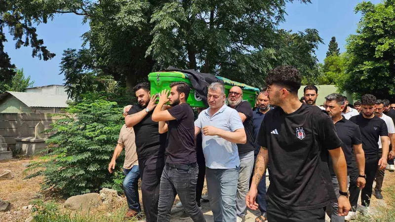 Trafik kazasında hayatını kaybeden 24 yaşındaki genç son yolcuğuna uğurlandı