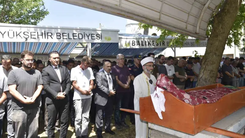 Balıkesir’de kazada hayatını kaybeden çocuk son yolculuğuna uğurlandı