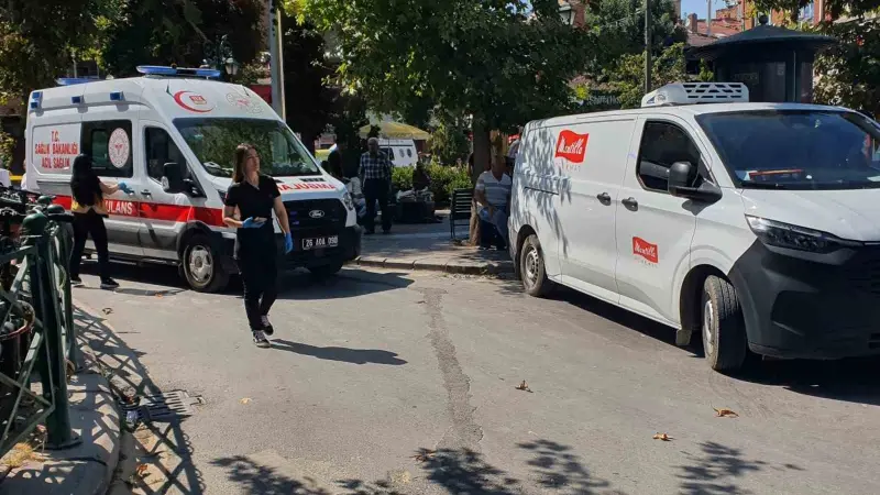 Hatalı park ambulansa geçit vermedi
