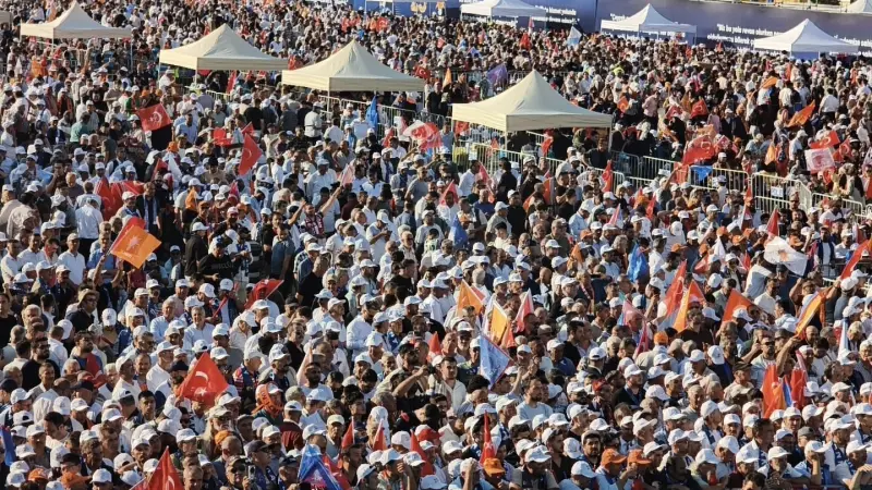 AK Parti’nin 25. yıl mitingine vatandaşlardan yoğun ilgi