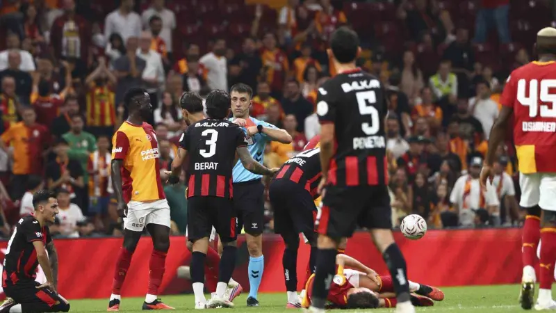 Süper Lig’de yeni sezonun ilk kırmızı kartı Alexandros Kyziridis’e çıktı