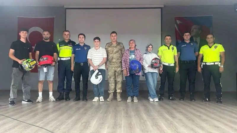 Üzümlü’de motosiklet sürücülerine trafik güvenliği eğitimi