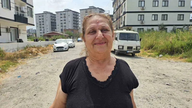 Gökyüzünü kaplayan yüzlerce leyleğin göç yolculuğu