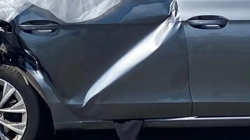 Kamyonet otomobile çarptı, yaşlı kadın hayatını kaybetti