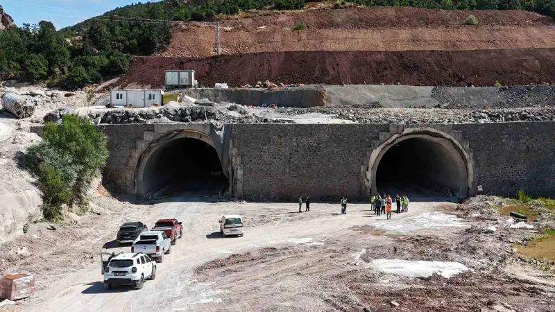 Geminbeli Tüneli’nde çalışmalar hızlandı: Kış gelmeden hizmete açılması hedefleniyor