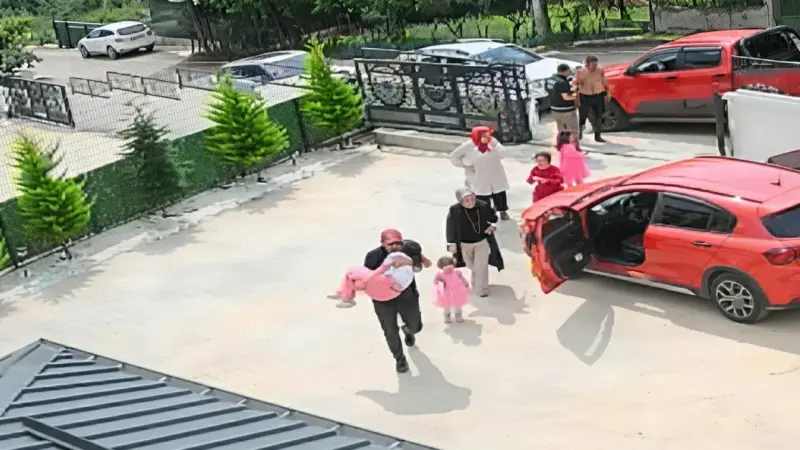 Köpeğe çarpan sürücü kaçtı, 10 yaşındaki kız baygınlık geçirdi