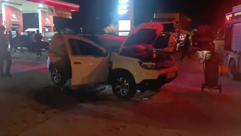 Yüksekova’da seyir halindeki araç alev aldı: Sürücü ve çocukları ölümden döndü
