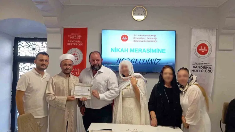 Bandırma’da Müslüman olan yabancı uyruklu vatandaş için nikah merasimi düzenlendi