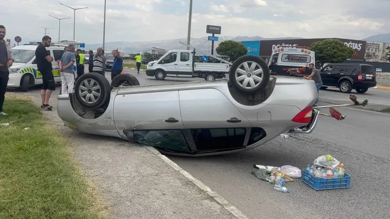 Erzincan’da otomobil takla attı: 2 yaralı