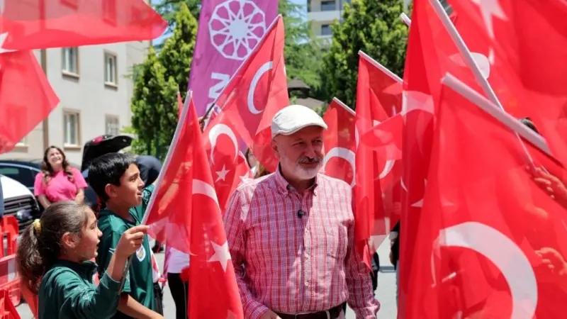 Başkan Çolakbayrakdar: "En kıymetli hazinemiz yavrularımıza daha sağlıklı ortamlar hazırlıyoruz"