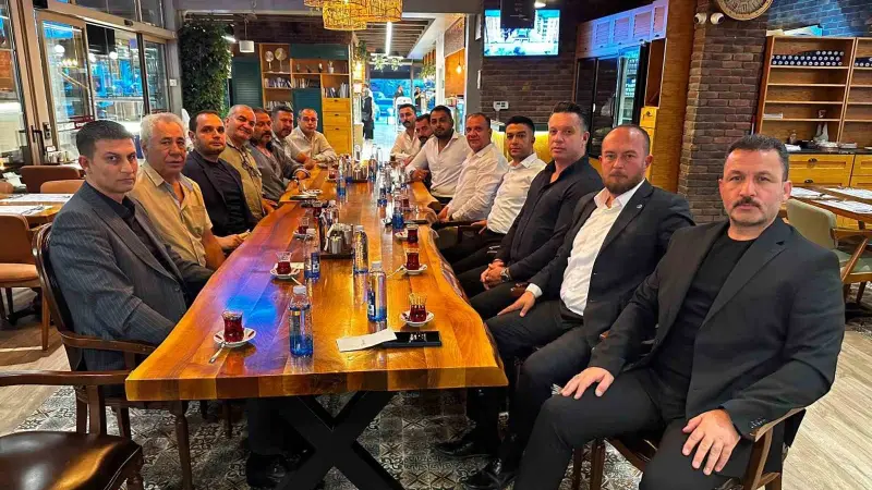 Ülkü Ocakları’nın geçmiş dönem il başkanları yemekte buluştu