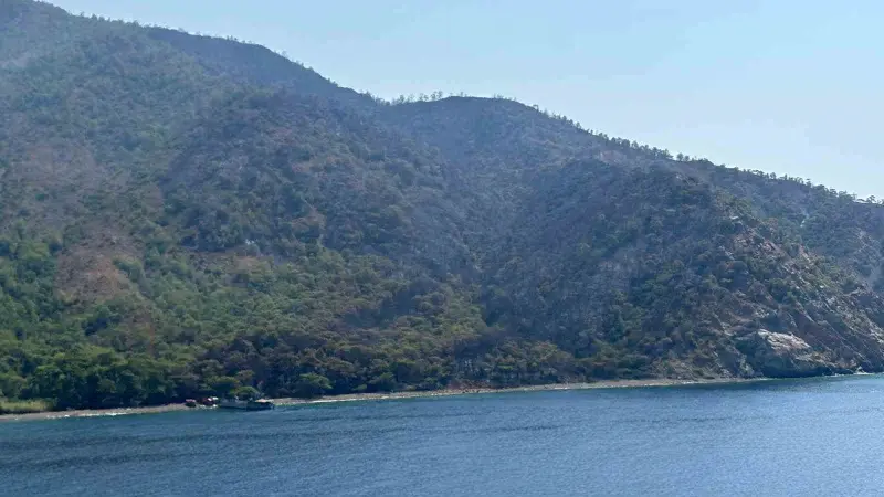 Marmaris’te yangın bölgesinde yeniden alevlenmelere karşı yoğun mesai