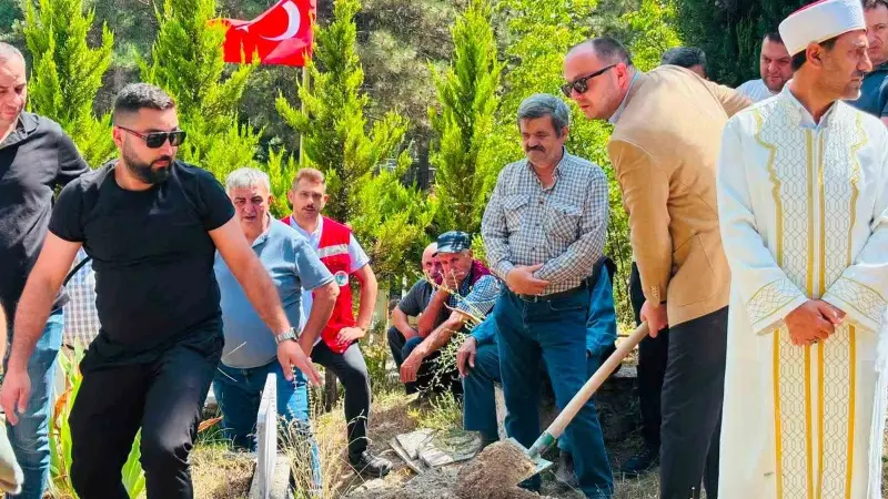 Bolulu şehit Ziya Sarpkaya’nın annesi son yolculuğuna uğurlandı