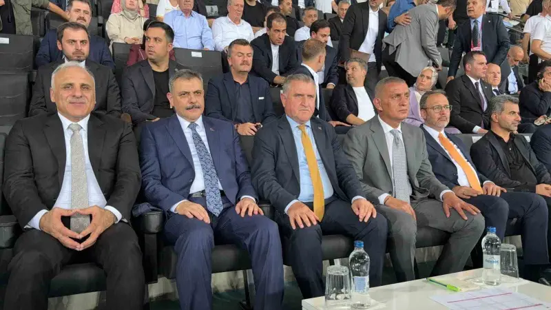 Bakanlar ve TFF Başkanı Amedspor-Erzurumspor maçını tribünde takip etti