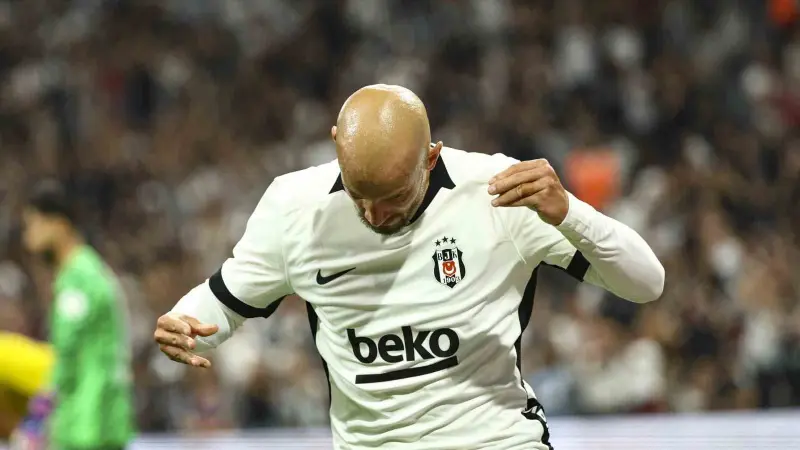 Trendyol Süper Lig: Beşiktaş: 1 - Eyüpspor: 0 (İlk yarı)