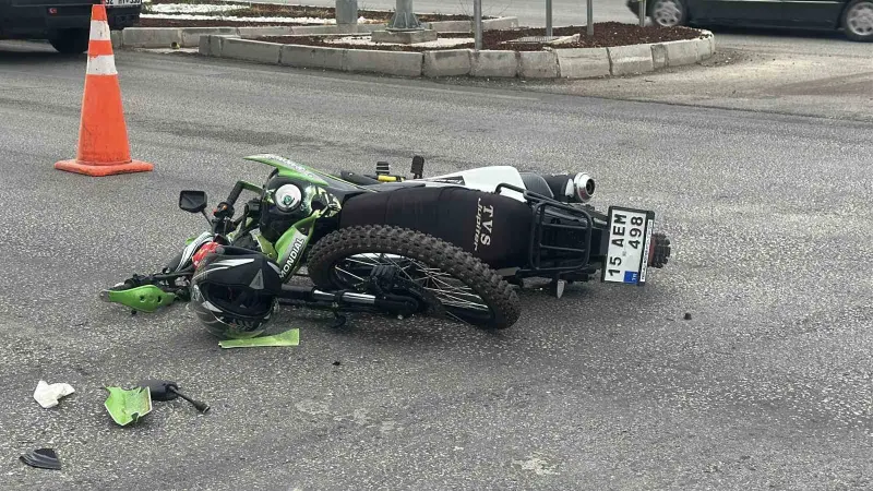 Burdur’da otomobil ile çarpışan motosikletin sürücüsü ağır yaralandı