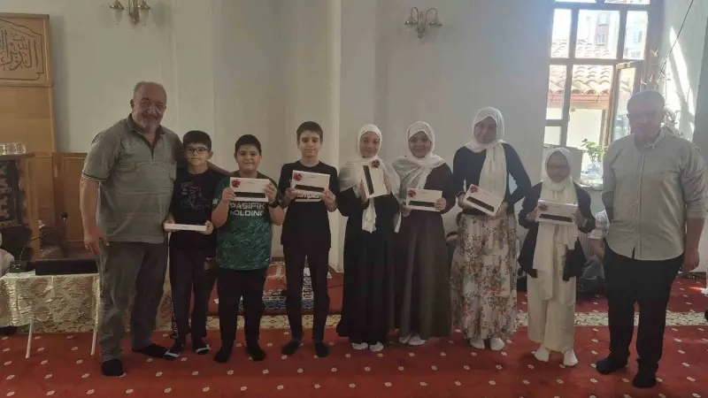 Kur’an-ı Kerim kursu çocuklara verilen hediyeler ile sona erdi