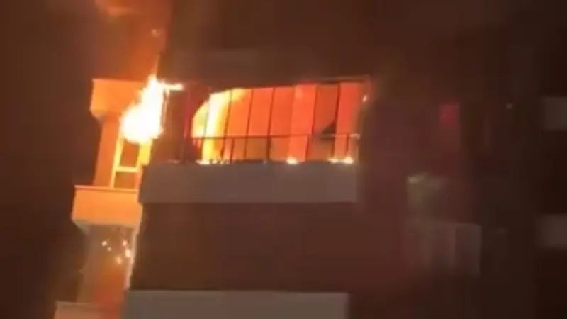 Aksaray’da alevler daireyi sardı bina boşaltıldı