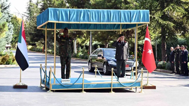 Genelkurmay Başkanı Bayraktaroğlu, Sudanlı mevkidaşı Elatta ile görüştü