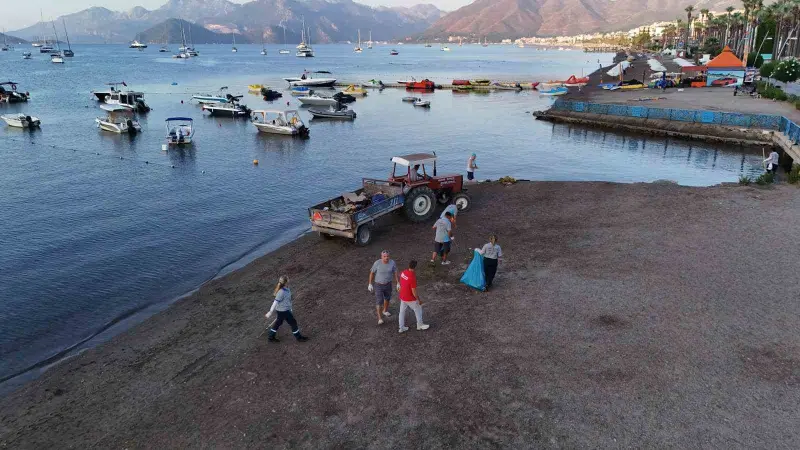 Marmaris’te halk plajları temizleniyor