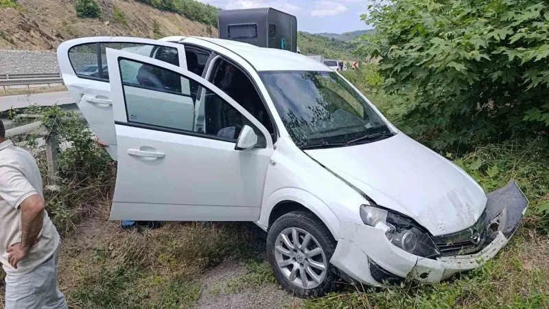 Kavak’ta araçlar çarpıştı: 5 yaralı