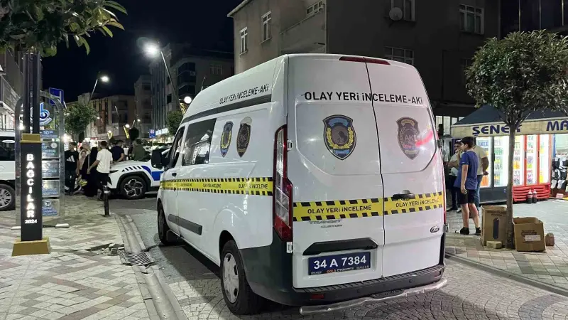 Bağcılar’da komşusunu bıçaklayıp, sokağa rastgele ateş açtı: 4 yaralı
