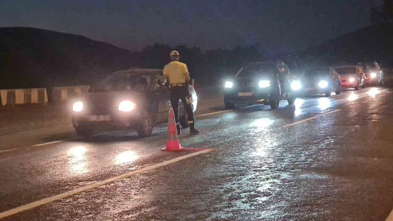 Trafik polislerinden gece denetimi