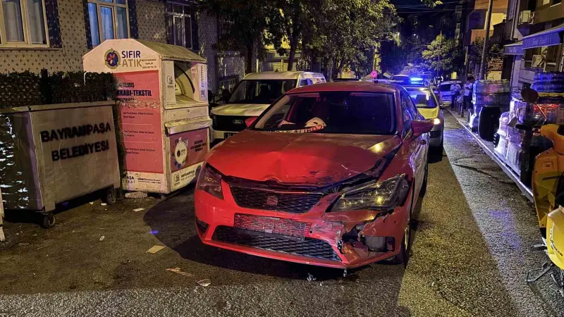 Hasta taşıyan ambulans otomobil ile çarpıştı: 3 kişi yaralandı
