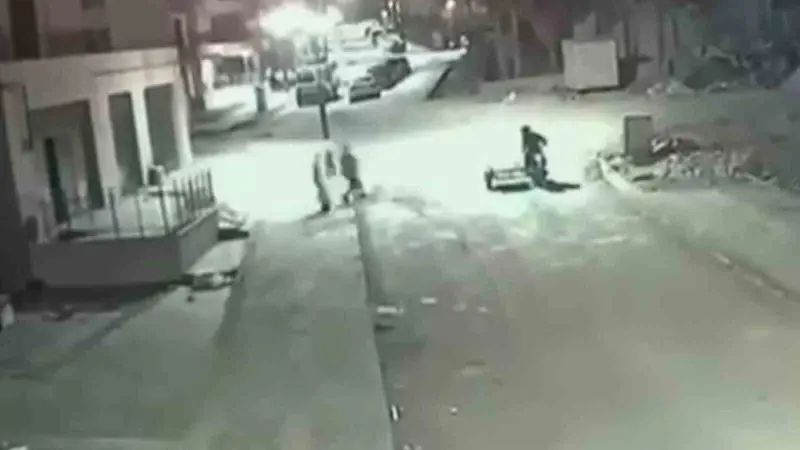 Motosikletli hırsızlar önce kameraya sonra polise yakalandı