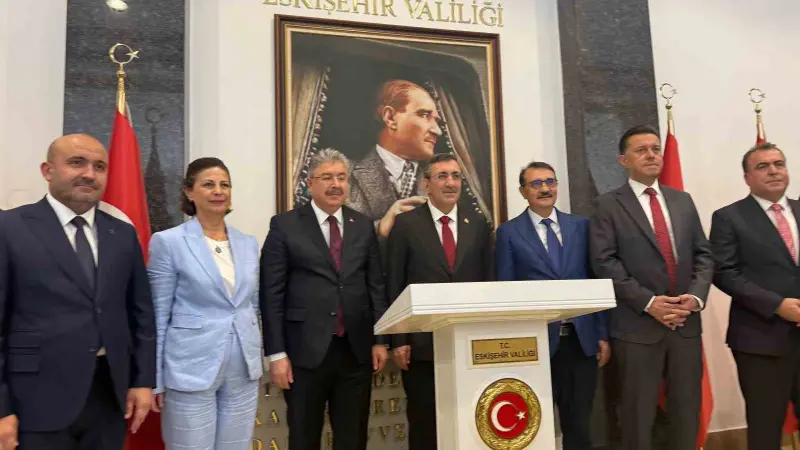 Cumhurbaşkanı Yardımcısı Yılmaz, Eskişehir Valiliğini ziyaret etti