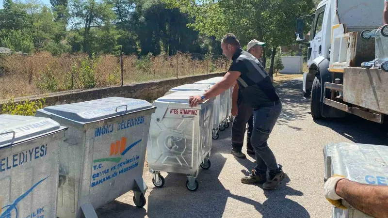 İnönü Belediyesi okullardaki çöp konteynerlerini yeniledi